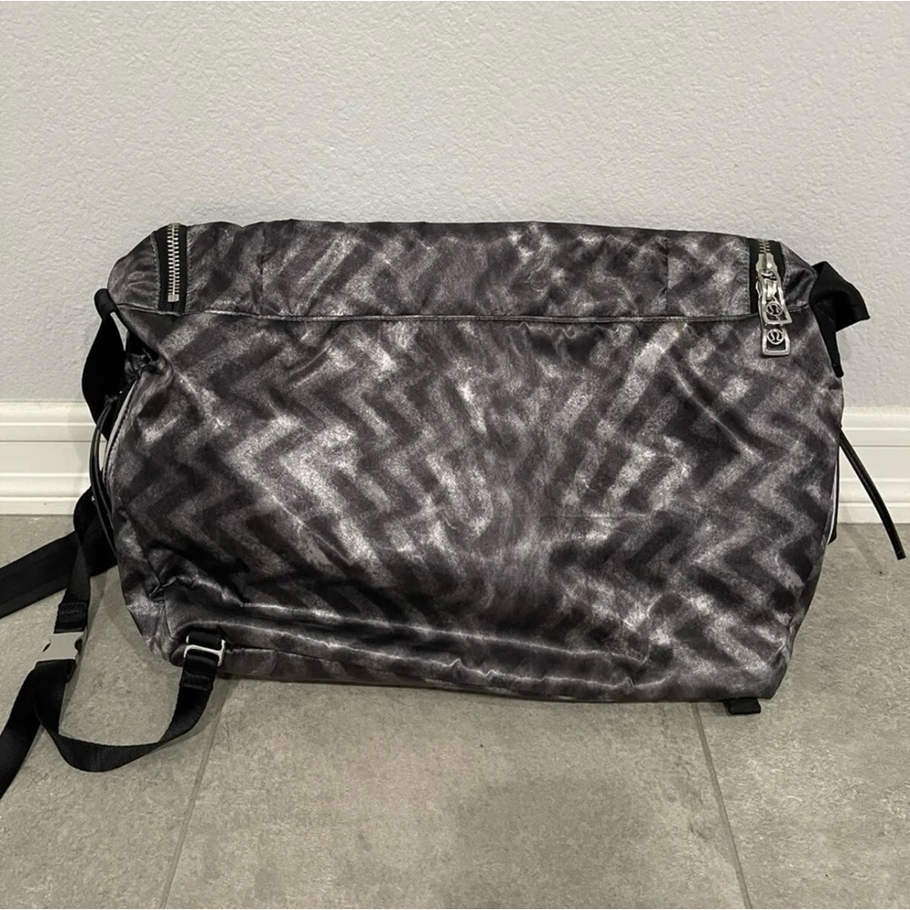 lululemon athletica Black and Gray Travel Duffel - Picture 2 of 12